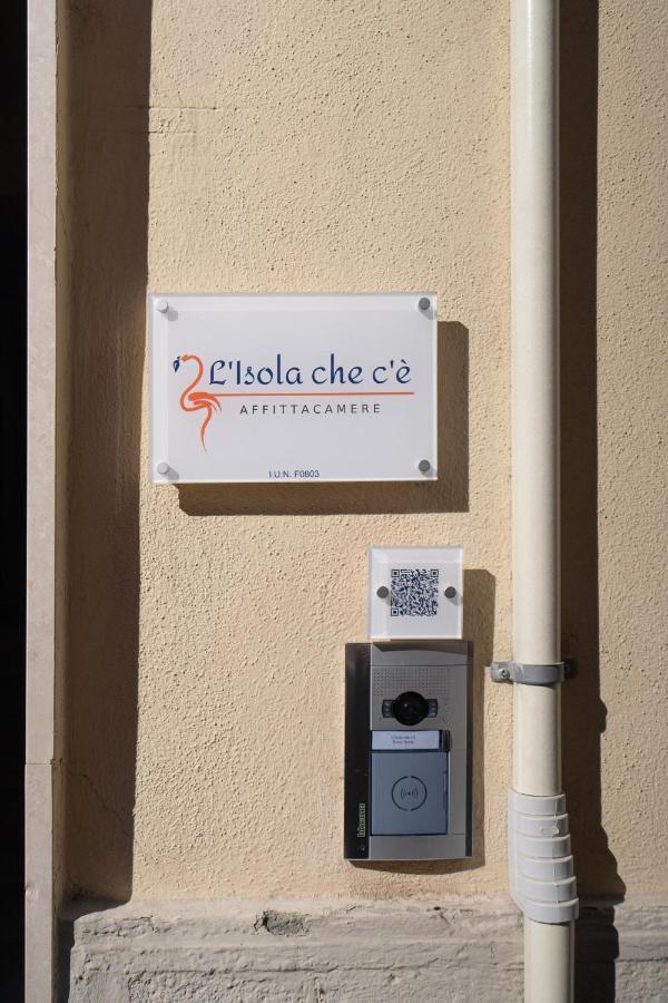 L'Isola Che C'E' Hotel Cagliari Esterno foto
